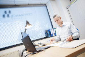 Gestionnaire de paie Adheo accompagnant un chef d'entreprise dans le Grand Est