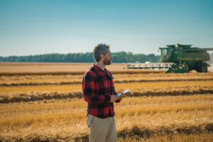 Exploitant d'une EARL accompagné par un expert-comptable agricole Adheo dans le Grand Est
