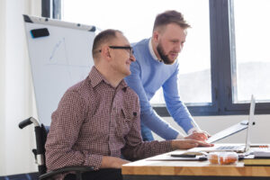 Associés d'une SAS accompagnés par un expert-comptable Adheo dans le Grand Est